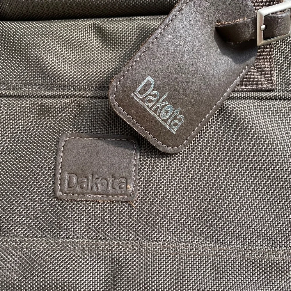 Dakota Metro luggage East West 16